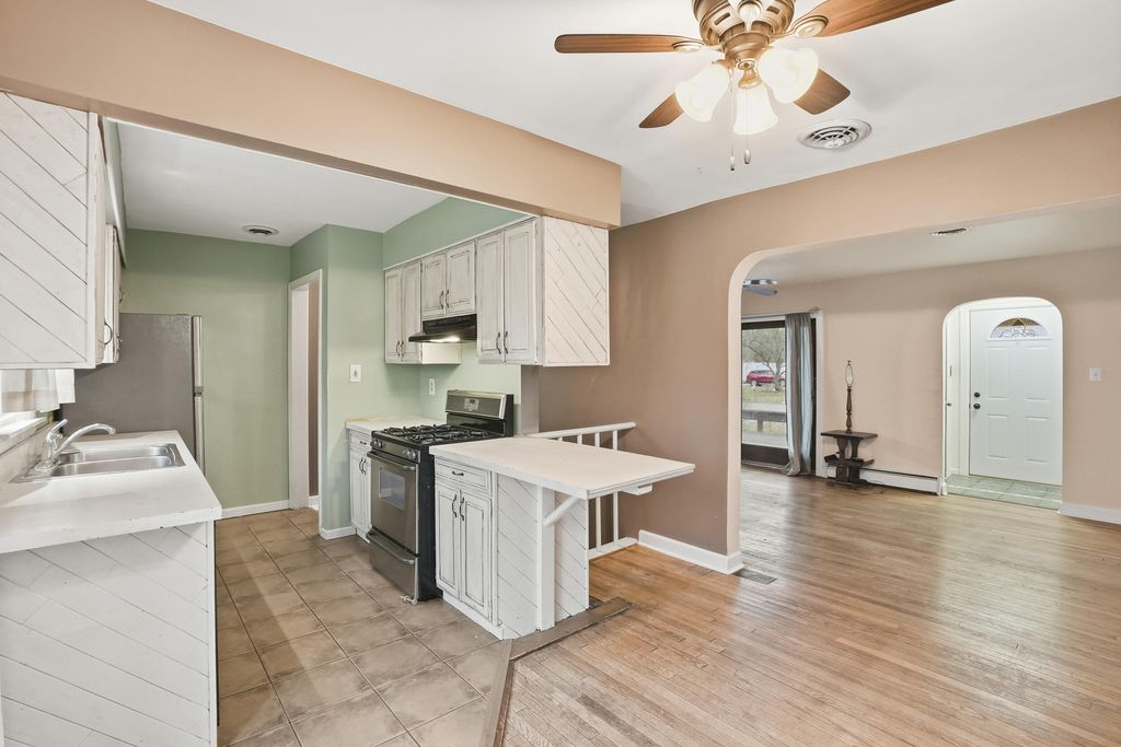 Photo of 1107 W 62nd Place, Merrillville, IN 46410 (MLS # 832179)