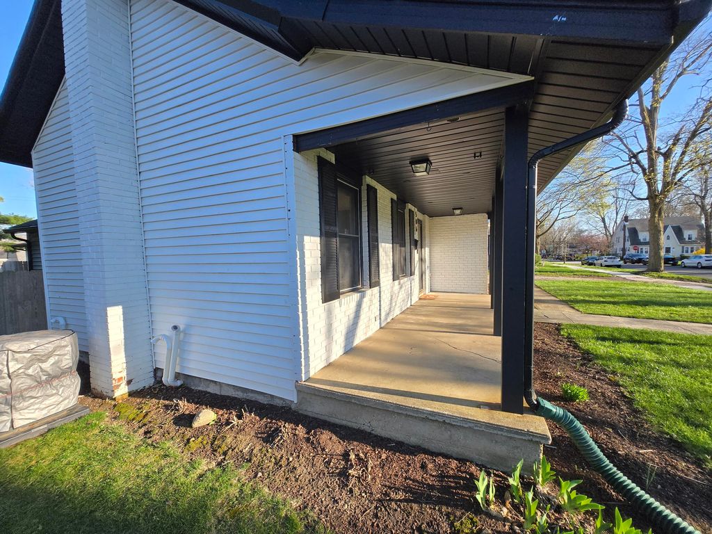 Photo of 506 Locust Street, Valparaiso, IN 46383 (MLS # 836626)