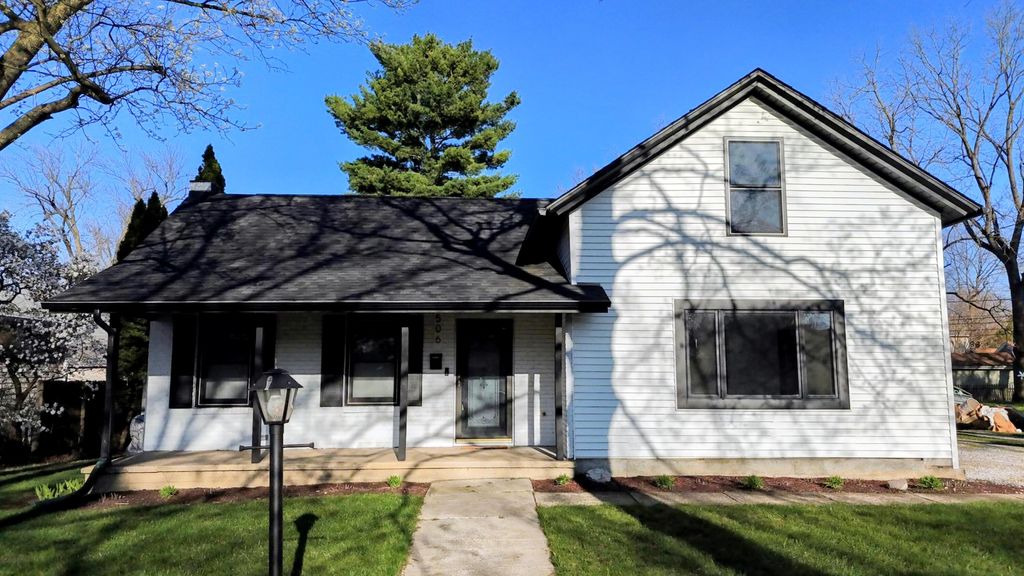 Photo of 506 Locust Street, Valparaiso, IN 46383 (MLS # 836626)