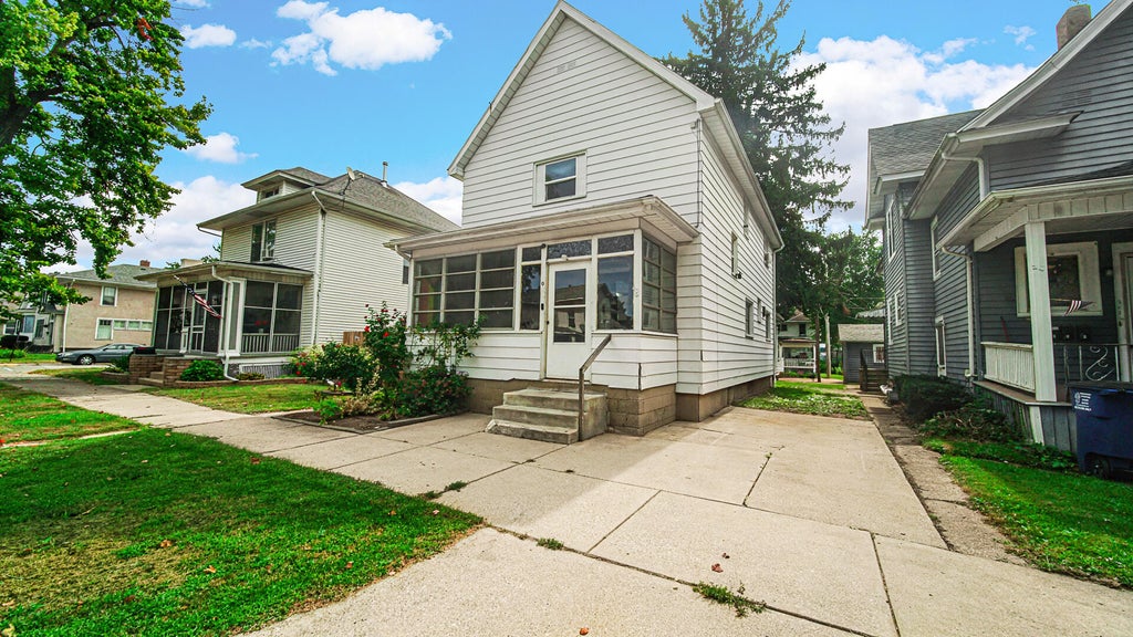 Photo of 404 Maple Avenue, La Porte, IN 46350 (MLS # 845308)