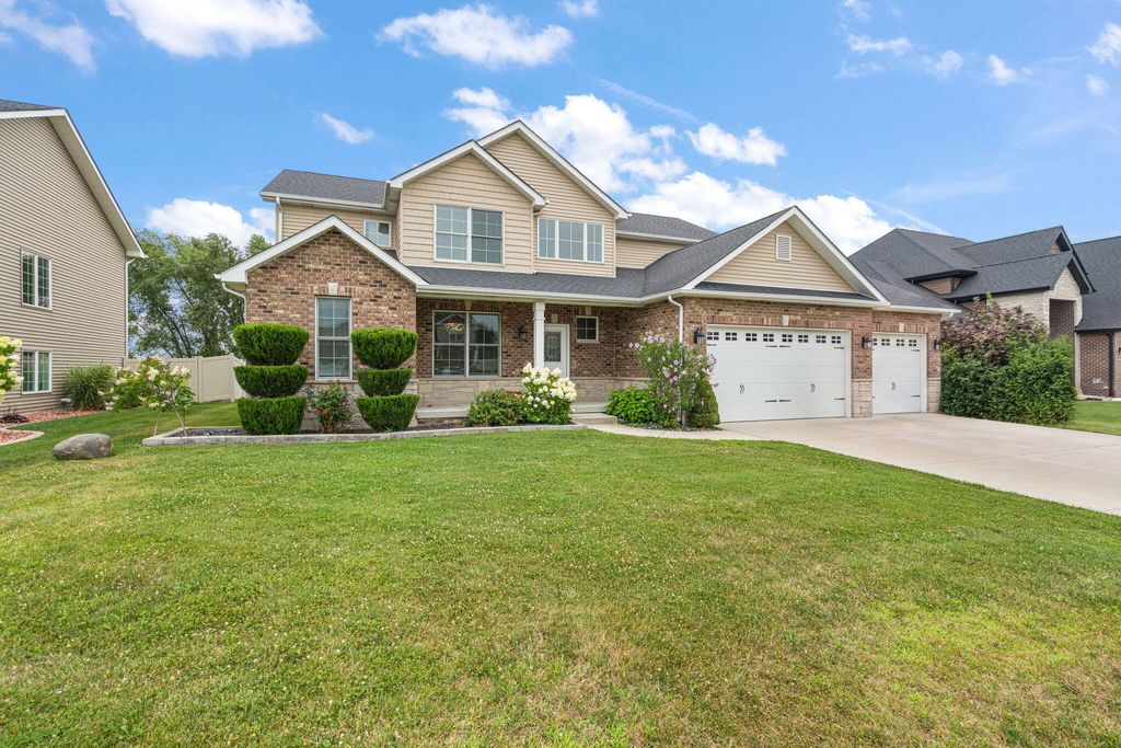 Photo of 9827 Garden Way, Saint John, IN 46373 (MLS # 842904)