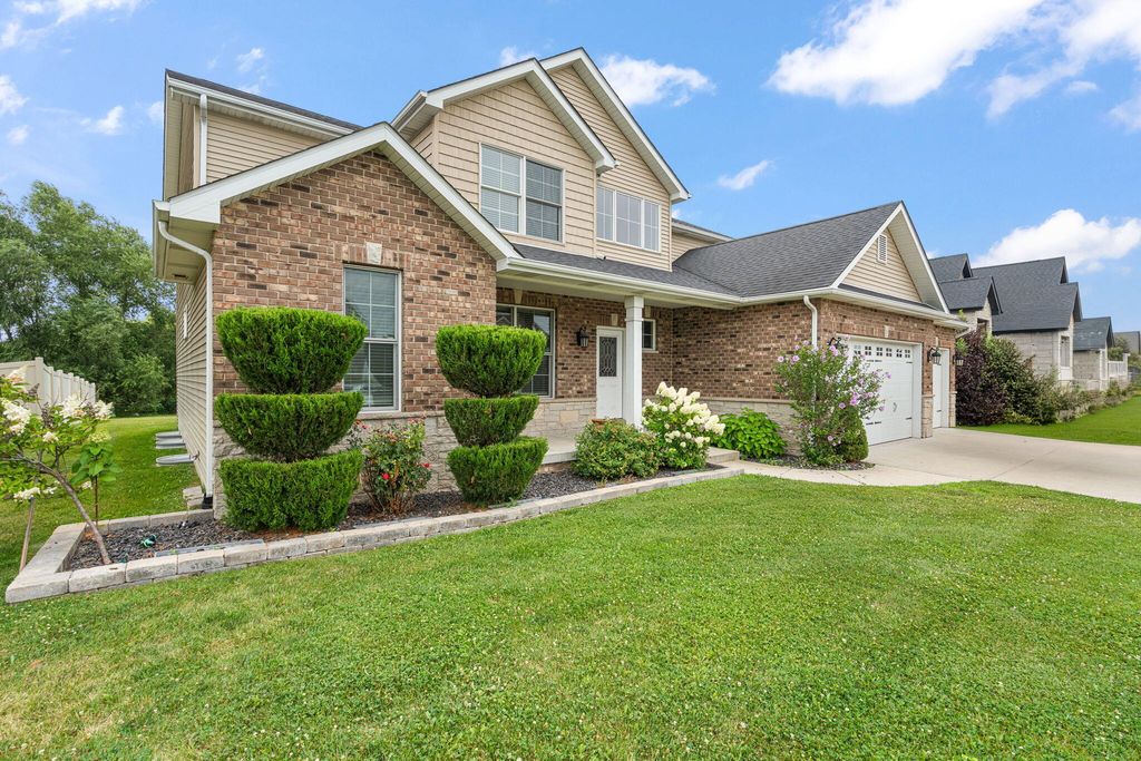 Photo of 9827 Garden Way, Saint John, IN 46373 (MLS # 842904)