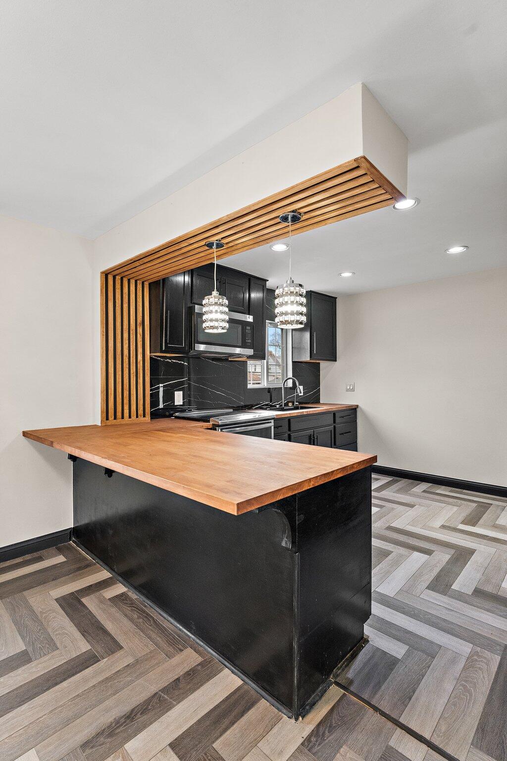 Hammond, Indiana 46323, United States, 4 Bedrooms Bedrooms, ,2 BathroomsBathrooms,Residential,Active,29823