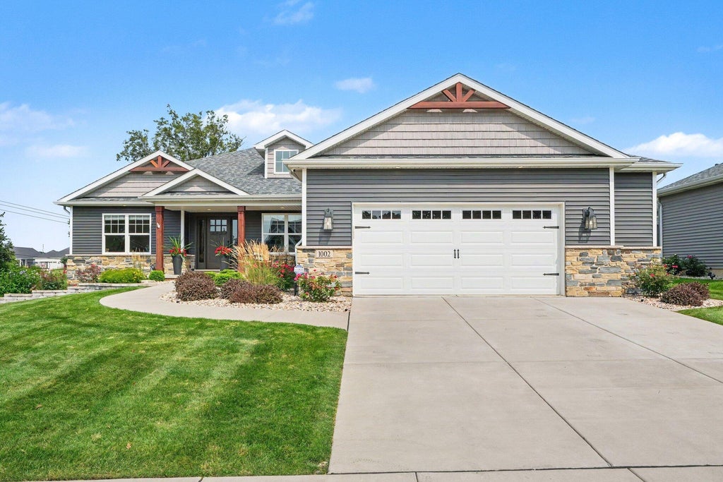 Photo of 1002 Oak Grove Court, Crown Point, IN 46307 (MLS # 843816)