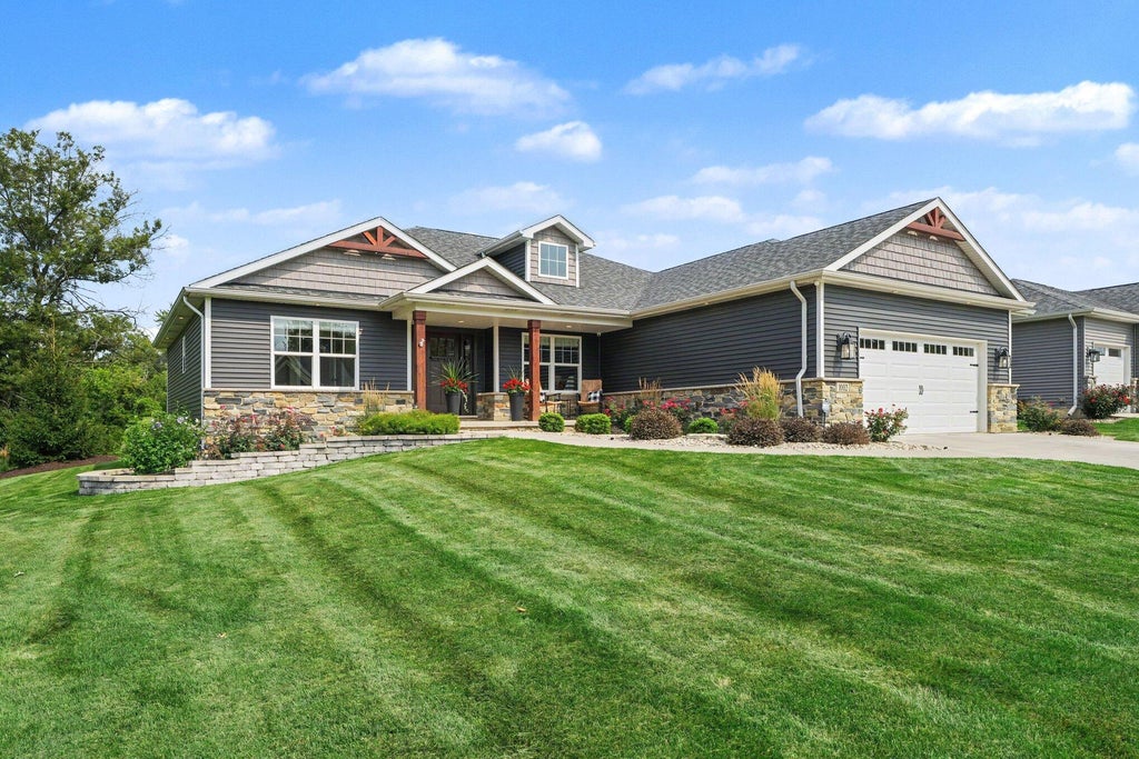 Photo of 1002 Oak Grove Court, Crown Point, IN 46307 (MLS # 843816)