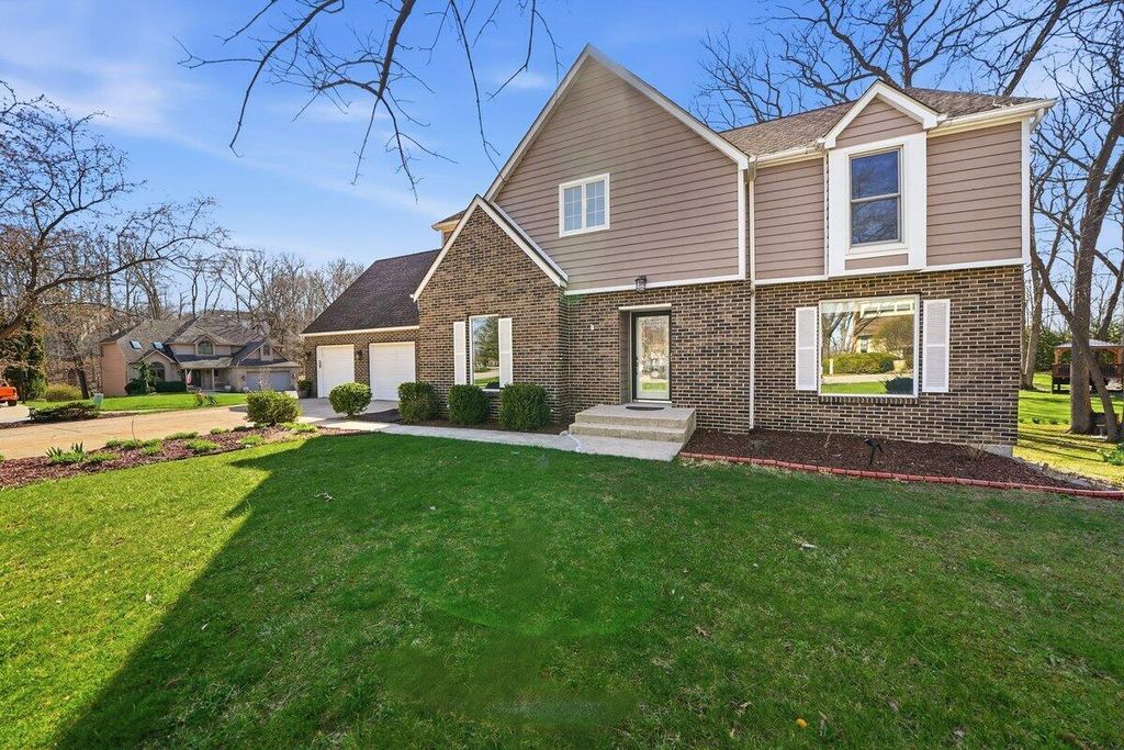 Photo of 188 Amhurst Place, Valparaiso, IN 46385 (MLS # 837063)