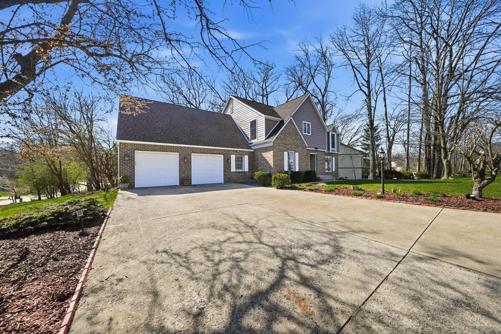 Photo of 188 Amhurst Place, Valparaiso, IN 46385 (MLS # 837063)