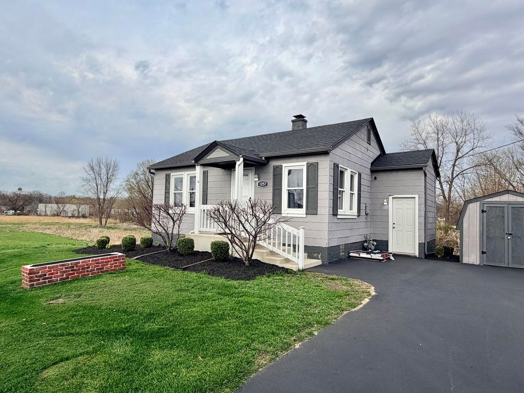 Photo of 1257 Horse Prairie Avenue, Valparaiso, IN 46385 (MLS # 837052)