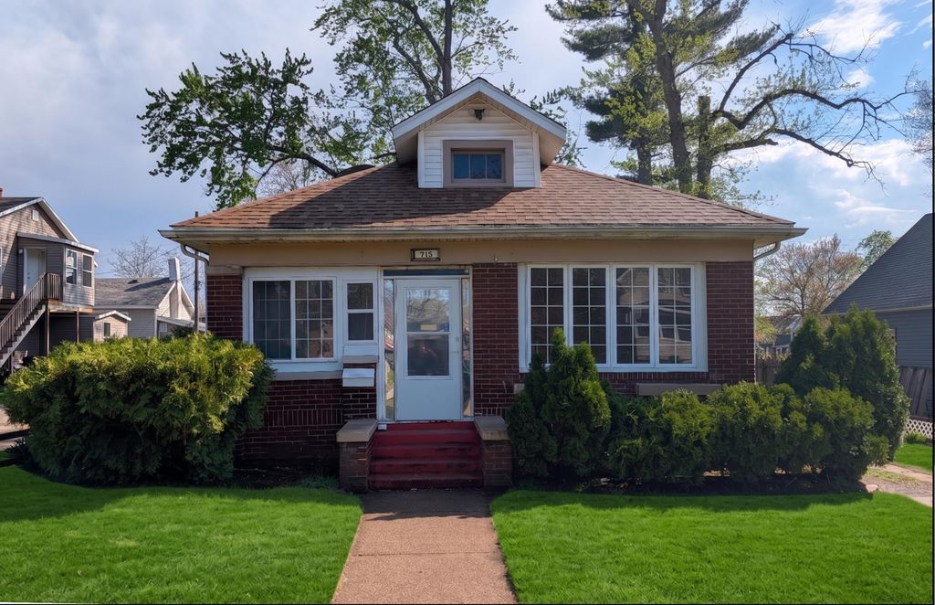 Photo of 715 Pearl Street, Michigan City, IN 46360 (MLS # 837295)