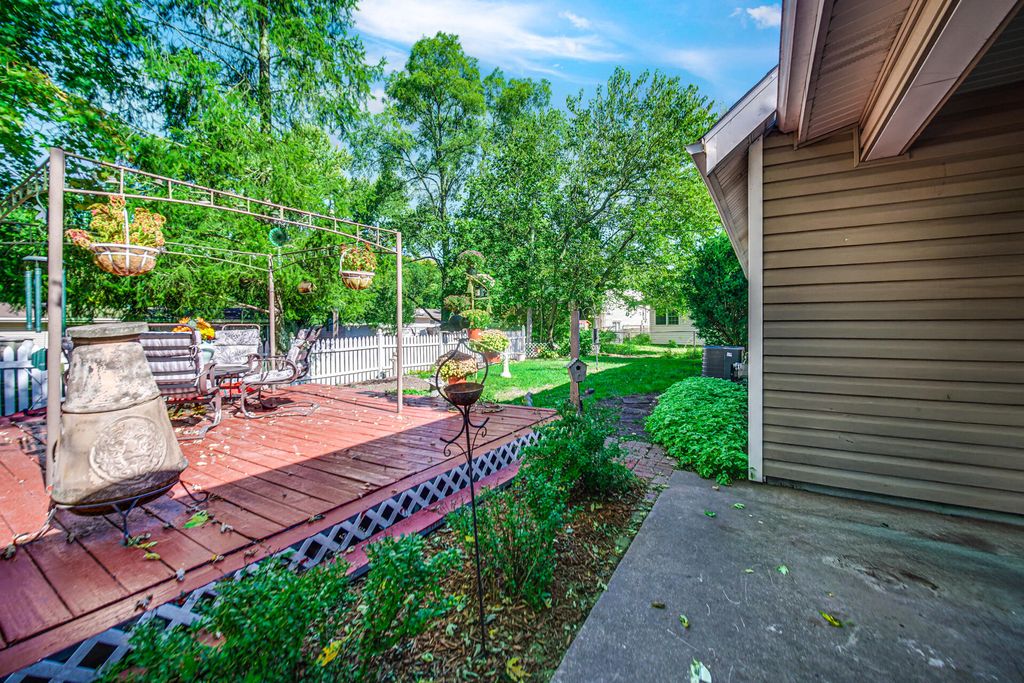 Photo of 375 Sassafras Drive, Valparaiso, IN 46385 (MLS # 829501)
