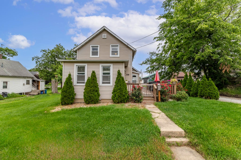 Photo of 308 E Porter Street, Crown Point, IN 46307 (MLS # 841443)