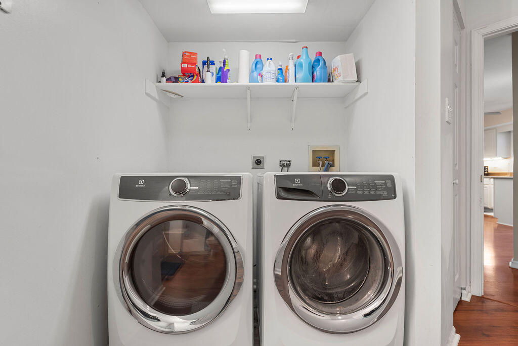 Crown Point, Indiana 46307, United States, 2 Bedrooms Bedrooms, ,2 BathroomsBathrooms,Residential,Pending,8940