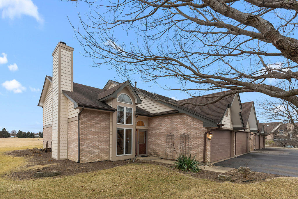 Crown Point, Indiana 46307, United States, 2 Bedrooms Bedrooms, ,2 BathroomsBathrooms,Residential,Pending,8940