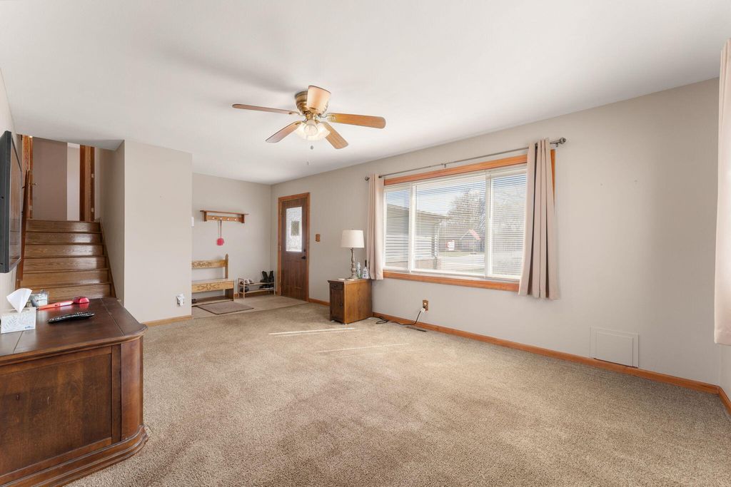 Photo of 906 E Glen Park Avenue, Griffith, IN 46319 (MLS # 835803)