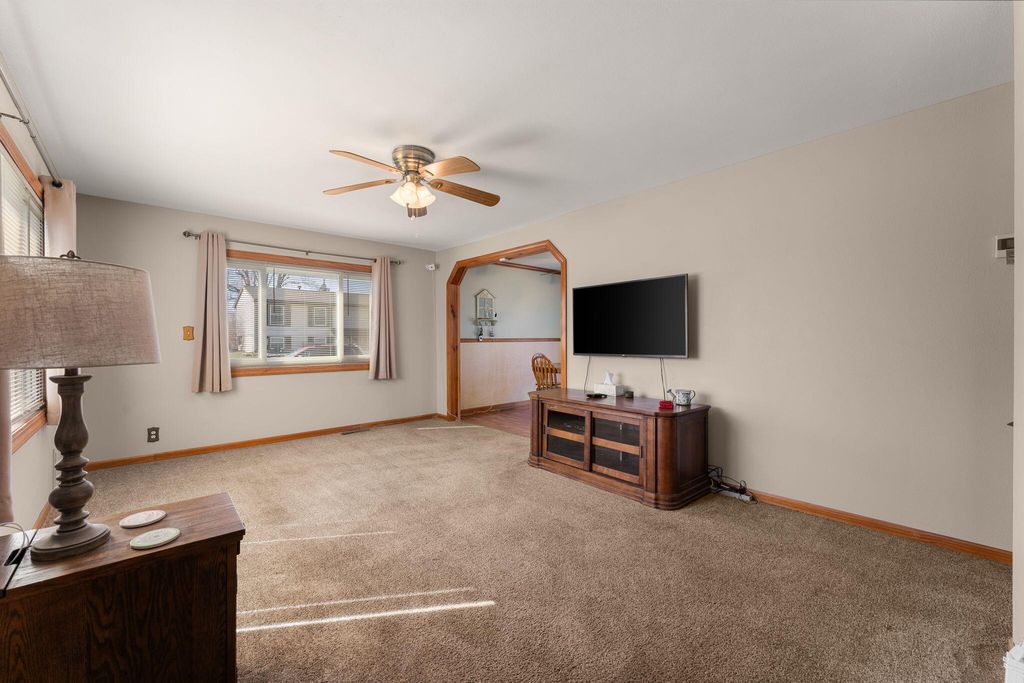 Photo of 906 E Glen Park Avenue, Griffith, IN 46319 (MLS # 835803)