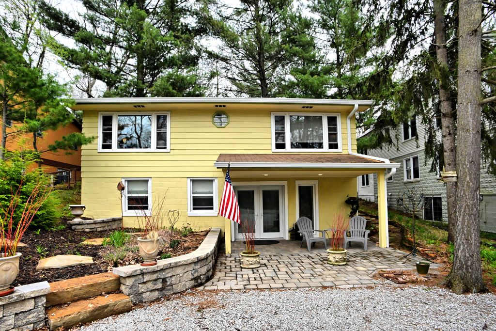 Photo of 31 S Lake Shore County Road, Beverly Shores, IN 46301 (MLS # 837160)