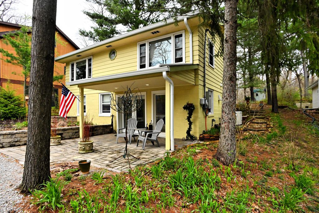 Photo of 31 S Lake Shore County Road, Beverly Shores, IN 46301 (MLS # 837160)