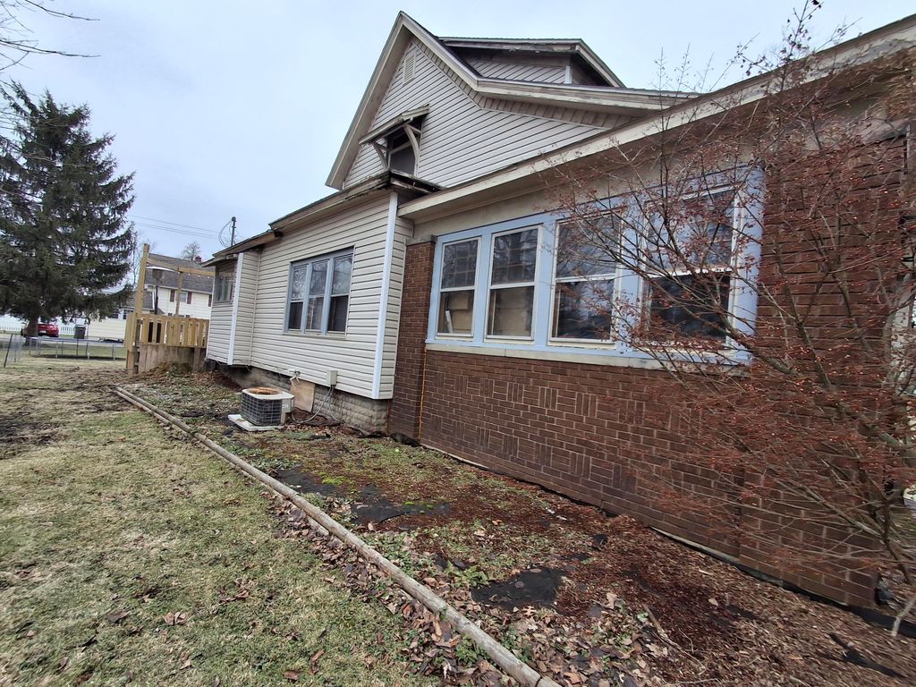 Photo of 555 W Market Street, Nappanee, IN 46550 (MLS # 834518)