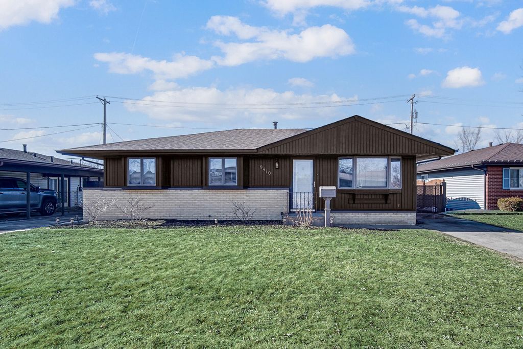 Photo of 9410 Farmer Drive, Highland, IN 46322 (MLS # 833997)