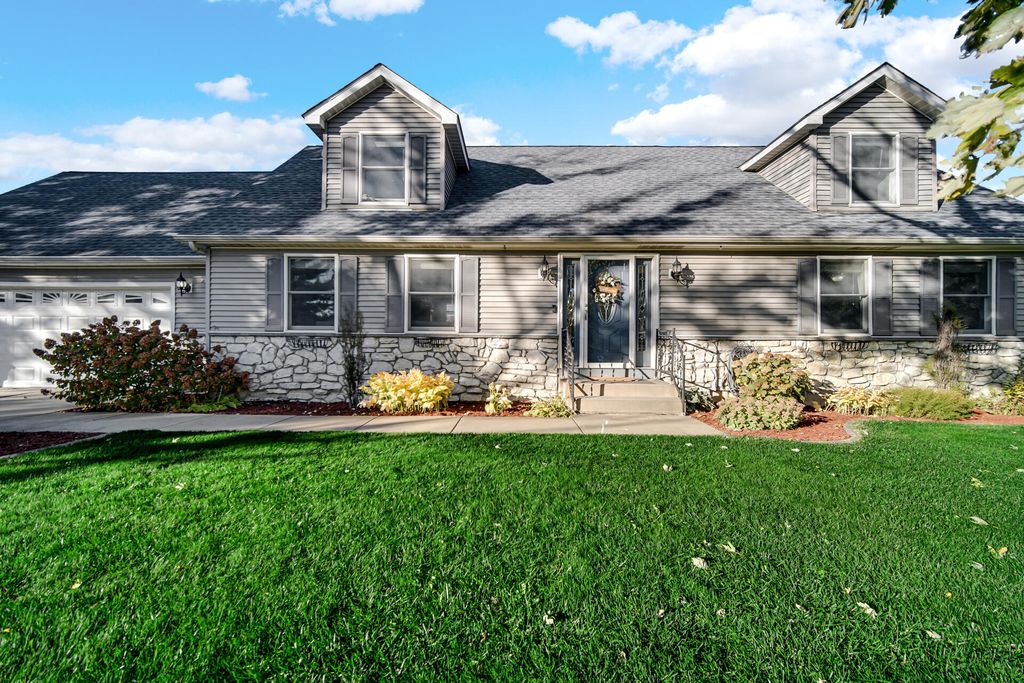 Photo of 7602 71st Court, Hobart, IN 46342 (MLS # 830218)