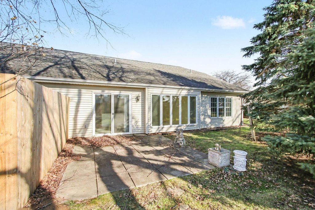 Photo of 1212 Silhavy Circle, Valparaiso, IN 46383 (MLS # 835401)