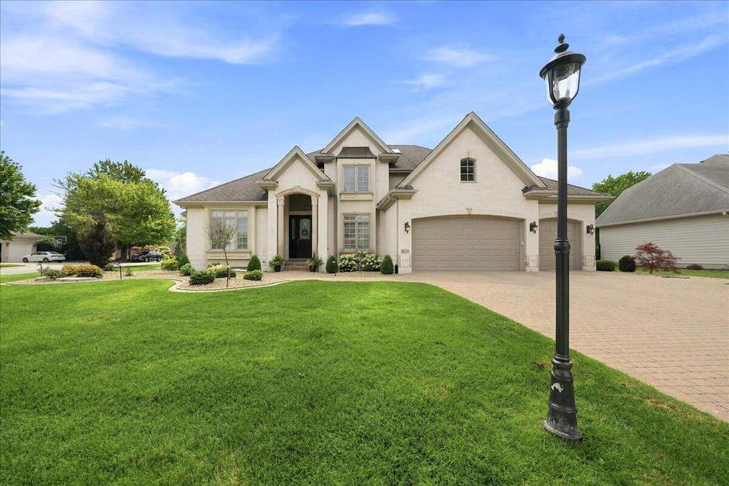 Photo of 1834 Somerset Drive, Munster, IN 46321 (MLS # 842840)