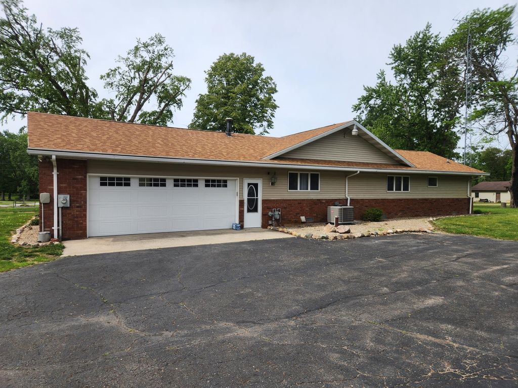Photo of 4726 Locksley Drive E, Rensselaer, IN 47978 (MLS # 839548)