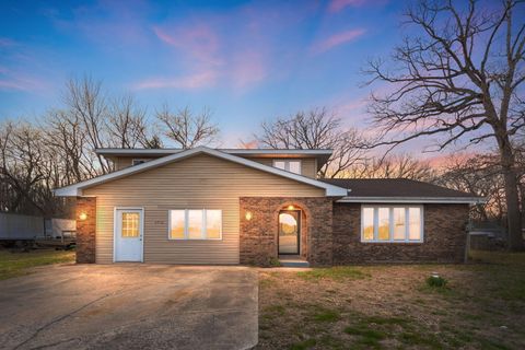 Property photo of 4710 Oak Lane Drive, Griffith, IN 46319