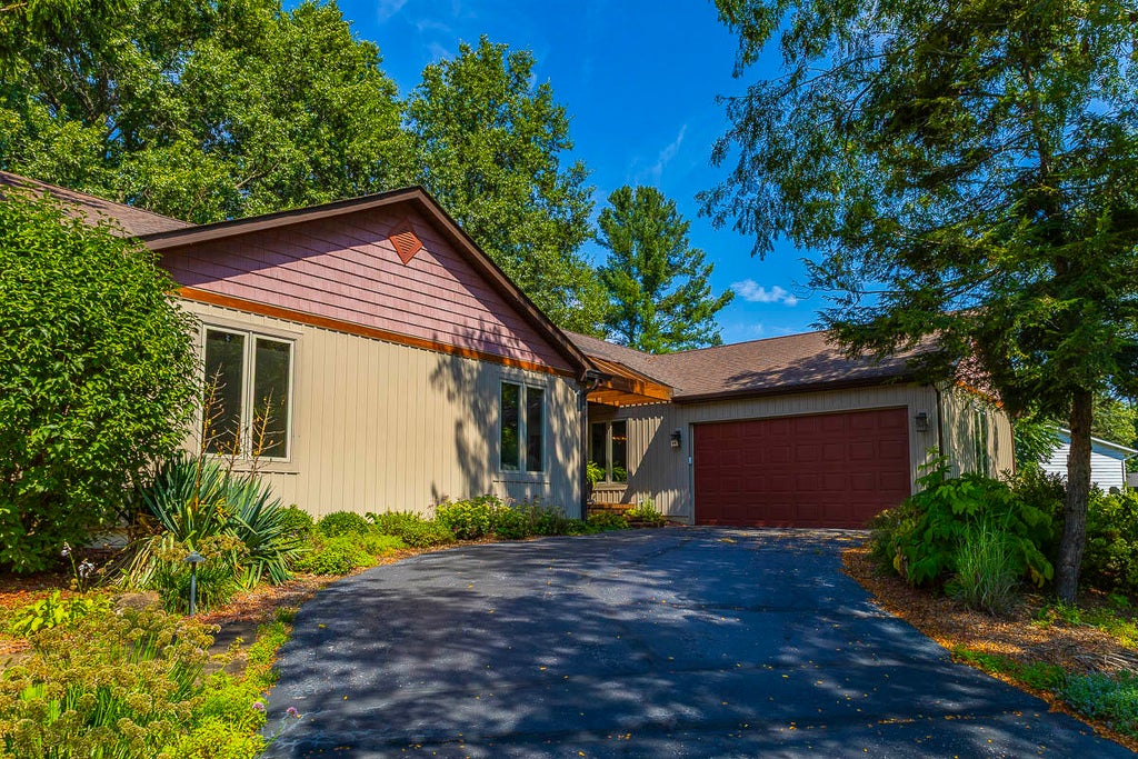 Photo of 85 Tanglewood Trail, Valparaiso, IN 46385 (MLS # 844816)