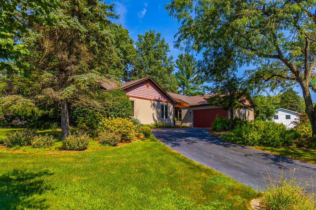 Photo of 85 Tanglewood Trail, Valparaiso, IN 46385 (MLS # 844816)