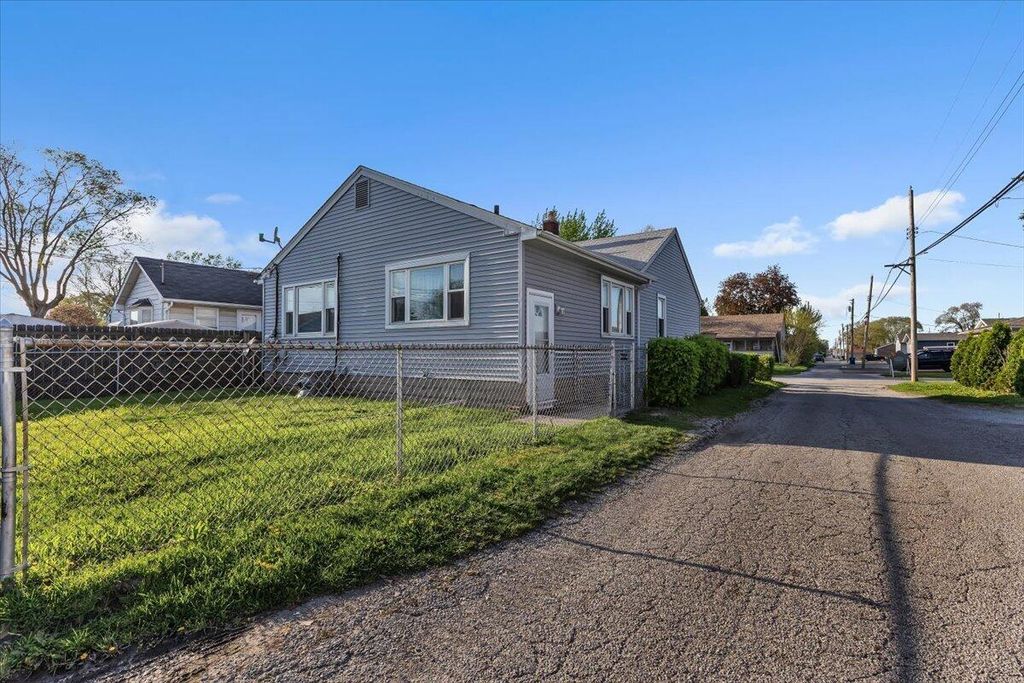 Photo of 2736 Ross Street, Highland, IN 46322 (MLS # 837959)