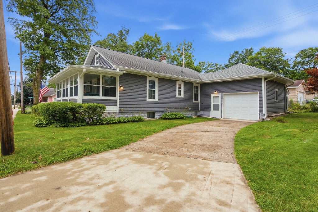 Photo of 256 Garfield Avenue, Valparaiso, IN 46383 (MLS # 843530)