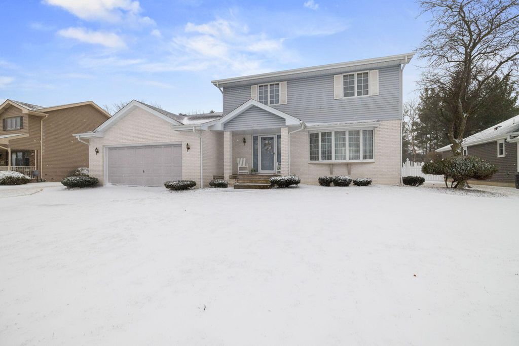 Photo of 237 Blickview Drive, Schererville, IN 46375 (MLS # 832829)