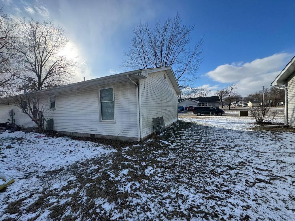 Photo of 1217 Daisy Street SE, DeMotte, IN 46310 (MLS # 833009)
