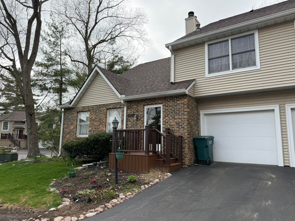 Photo of 535 Weatherwood Lane, Valparaiso, IN 46383 (MLS # 837404)