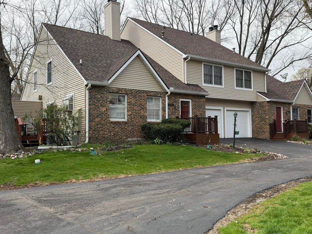 Photo of 535 Weatherwood Lane, Valparaiso, IN 46383 (MLS # 837404)