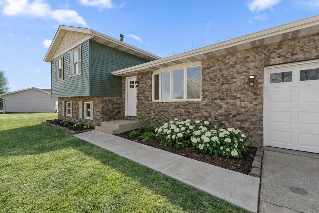 Photo of 2807 W 63rd Lane, Merrillville, IN 46410 (MLS # 834280)