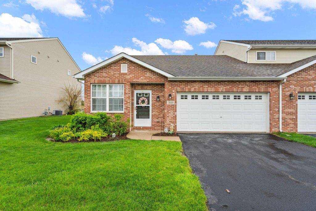 Photo of 7619 E 112th Avenue, Crown Point, IN 46307 (MLS # 837914)