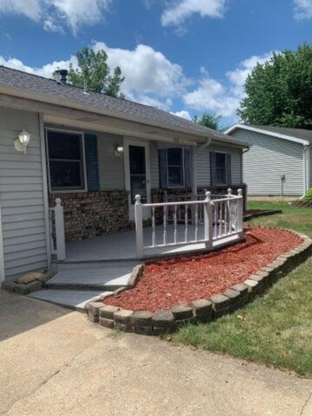 Photo of 520 Sunshine Drive, Valparaiso, IN 46385 (MLS # 829287)