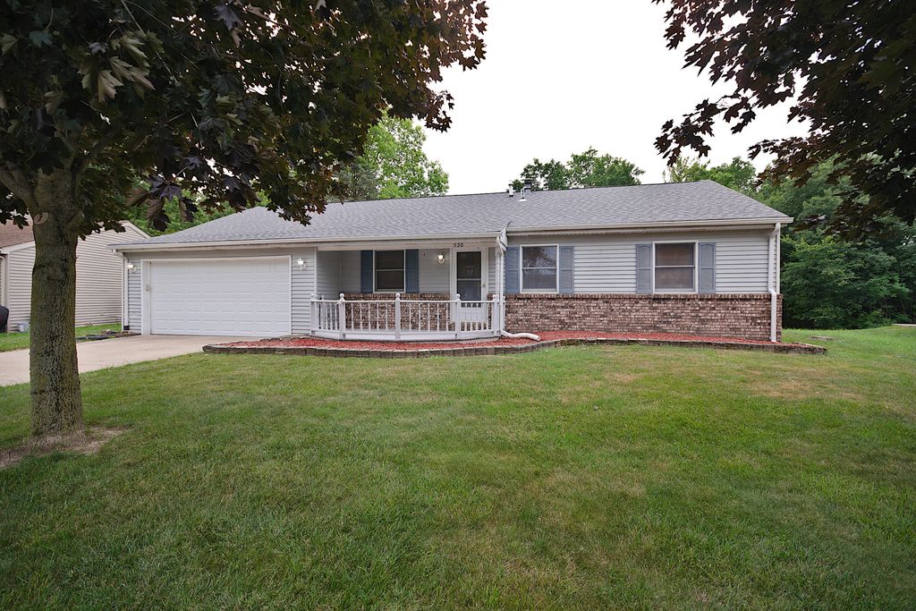 Photo of 520 Sunshine Drive, Valparaiso, IN 46385 (MLS # 829287)