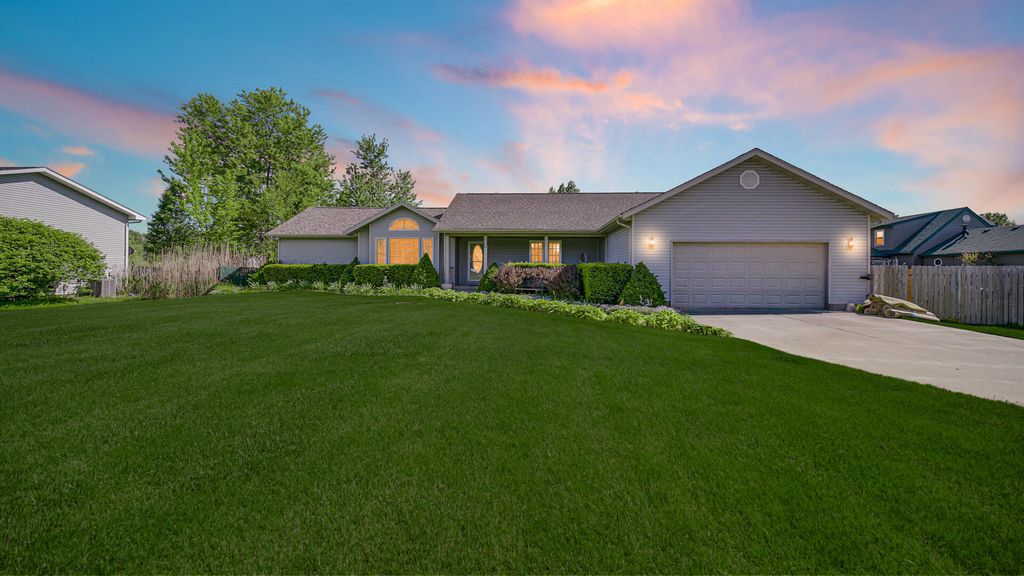 Photo of 740 W 275 S, Hebron, IN 46341 (MLS # 839381)