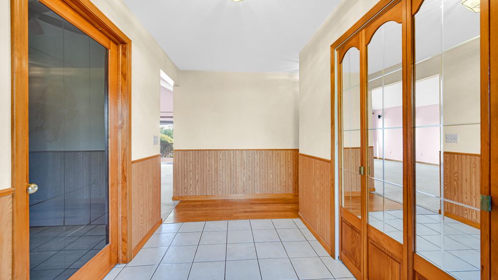 Photo of 740 W 275 S, Hebron, IN 46341 (MLS # 839381)