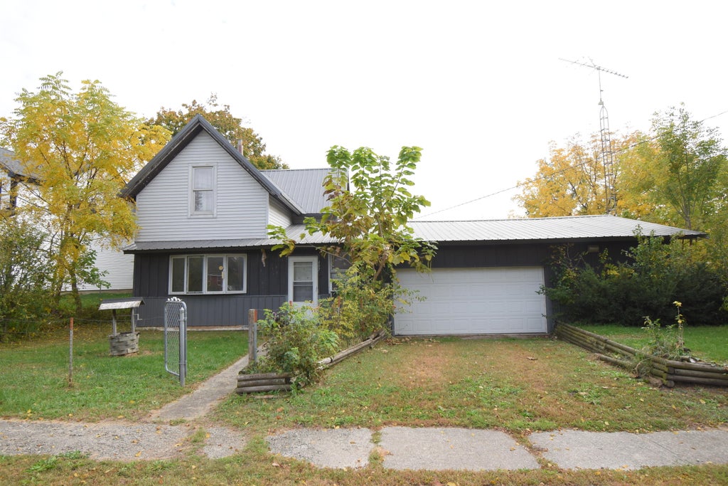 Photo of 407 N Illinois Street, Remington, IN 47977 (MLS # 847490)