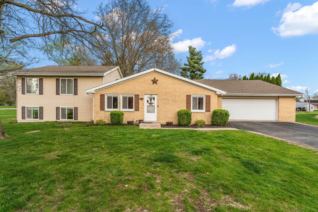 Photo of 208 W Stevenson Street, Morocco, IN 47963 (MLS # 837268)