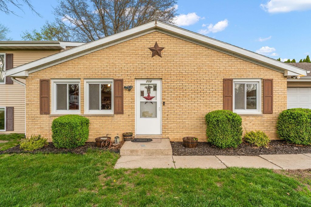 Photo of 208 W Stevenson Street, Morocco, IN 47963 (MLS # 837268)