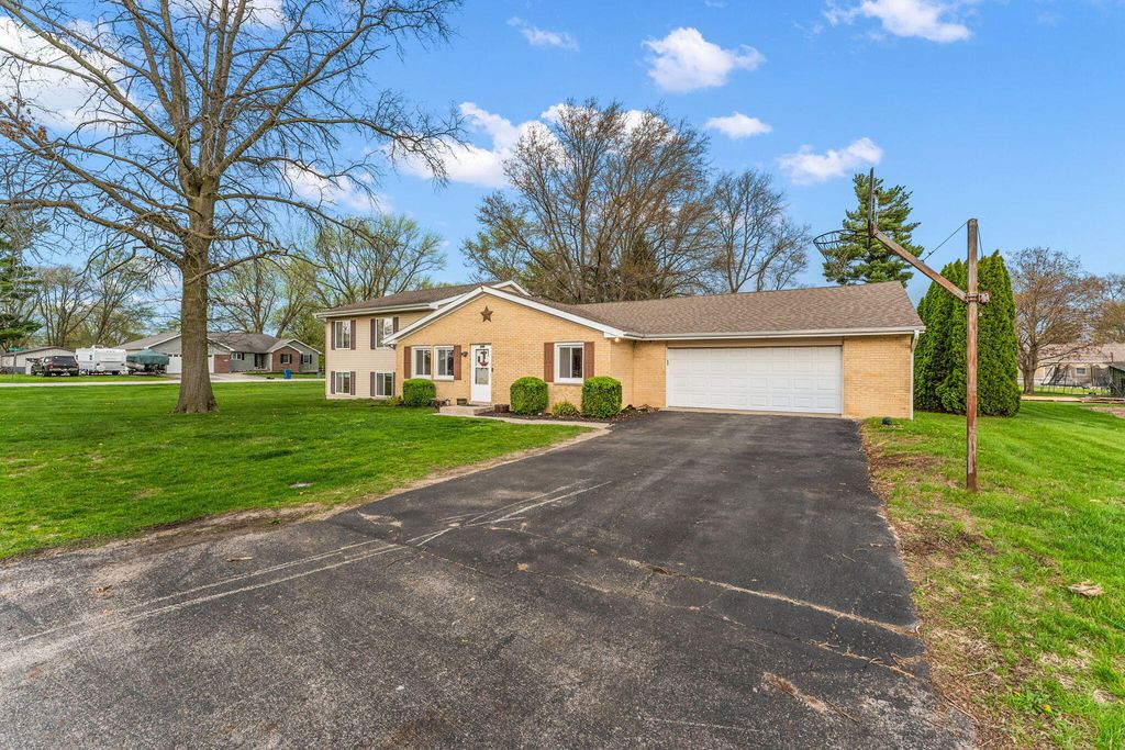 Photo of 208 W Stevenson Street, Morocco, IN 47963 (MLS # 837268)