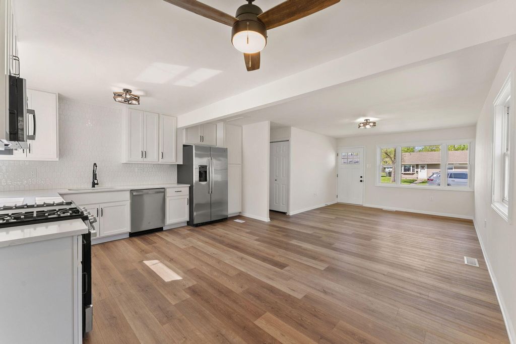 Photo of 11 N Guyer Street, Hobart, IN 46342 (MLS # 837713)