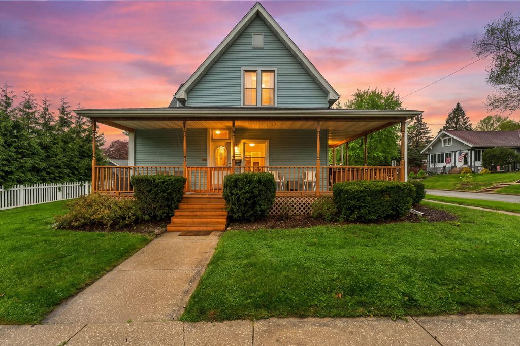 Photo of 307 Michigan Avenue, Valparaiso, IN 46383 (MLS # 837888)