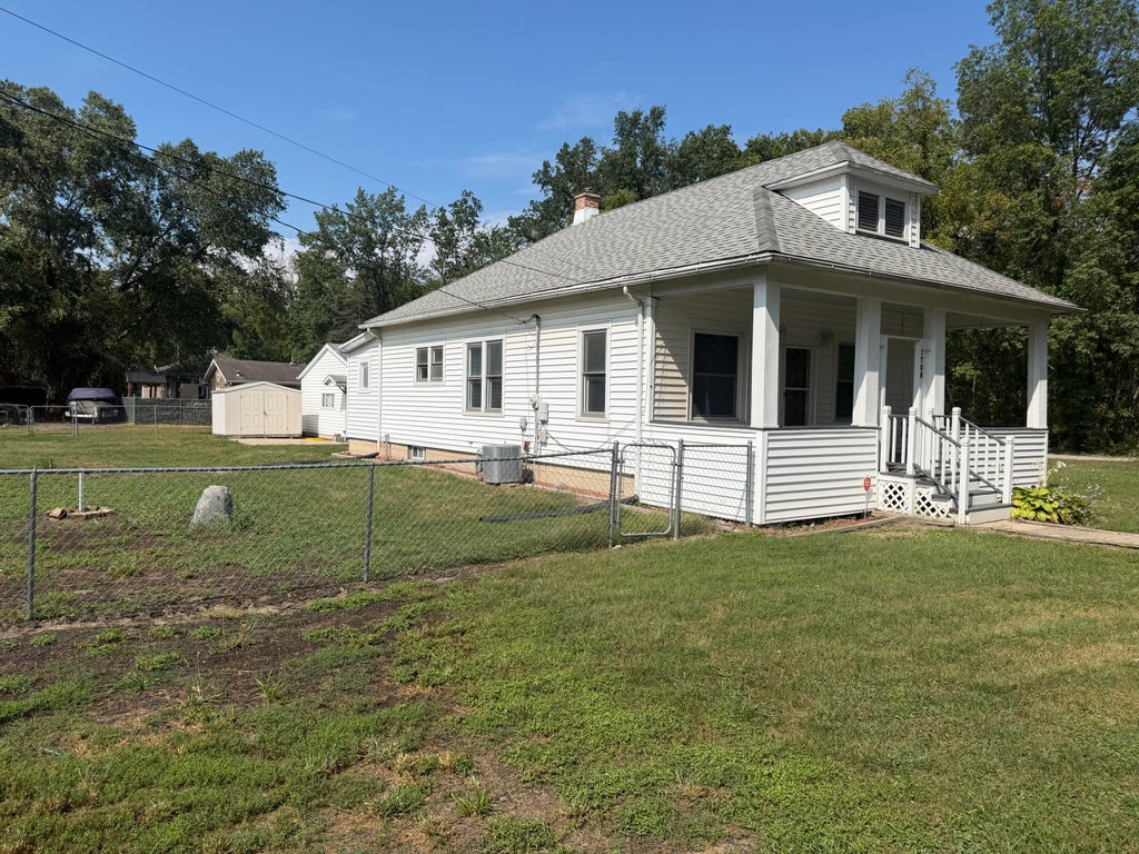 Photo of 1708 Tower Street, Chesterton, IN 46304 (MLS # 845440)