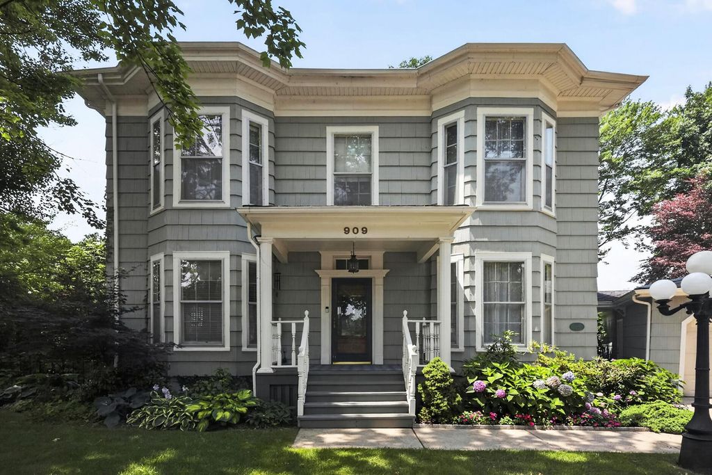 Photo of 909 Pennsylvania Avenue, La Porte, IN 46350 (MLS # 842437)